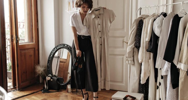 Best Minimalist Capsule Wardrobe Review With YouTube Guide